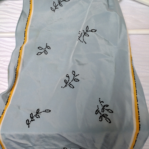 Scarf - Picture 6 of 8